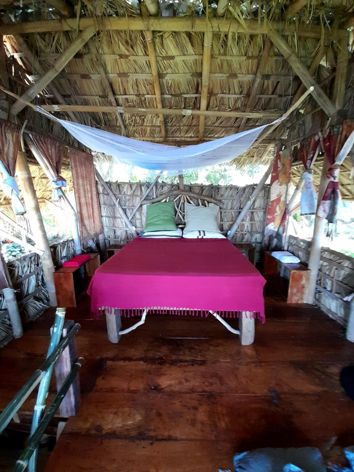 El Bamboo Cabins Balgue Exteriér fotografie